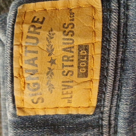 Signature Levi Strauss gold jeans - Picture 2 of 8
